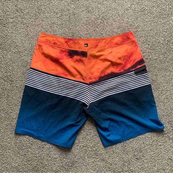 Quiksilver Men’s Swim Trunks 🌊 - Picture 2 of 5